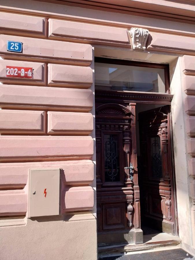 Byt 2+Kk Na Velkem Namesti Hradec Králové エクステリア 写真