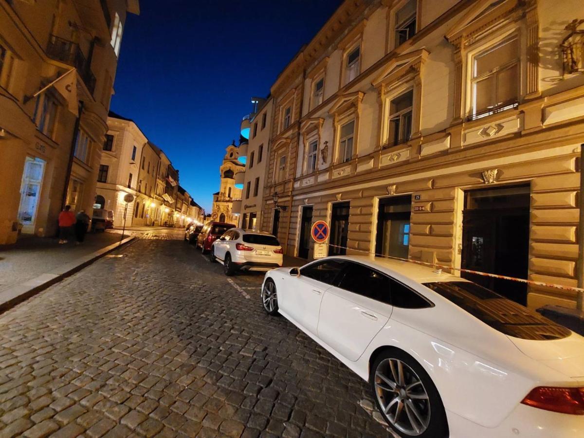 Byt 2+Kk Na Velkem Namesti Hradec Králové エクステリア 写真